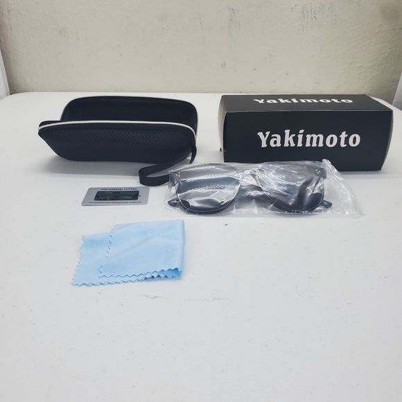 Yakimoto Trendy Polarized UV Blocking Sunglasses NWT